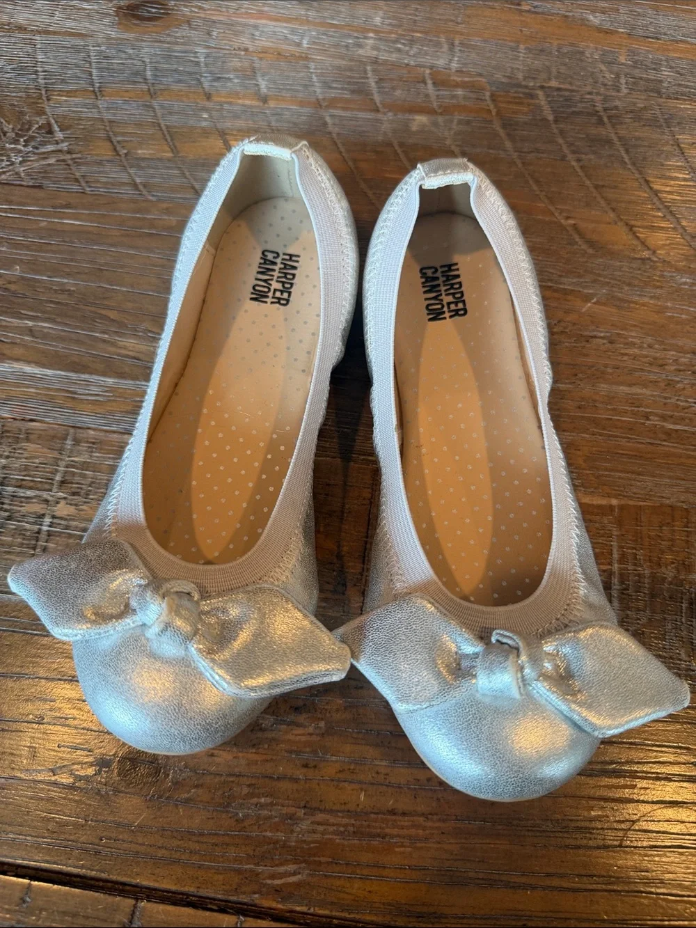 Girls dress shoes size 1 Harper Canyon Metallic Silver